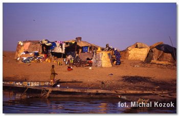 villages on Niger River banks