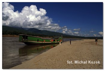 barka po Mekongu
