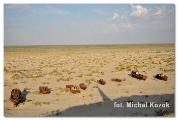 wraki na dnie suchego Morza Aralskiego