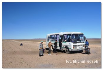 miejskim autobusem przez pustynię