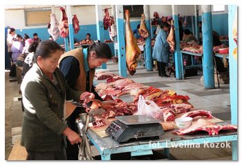 bazarowa sekcja mięsna